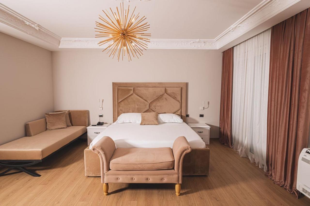 Grand Mirage Hotel Vlore Exterior photo