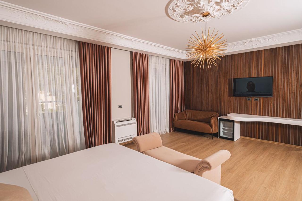 Grand Mirage Hotel Vlore Exterior photo